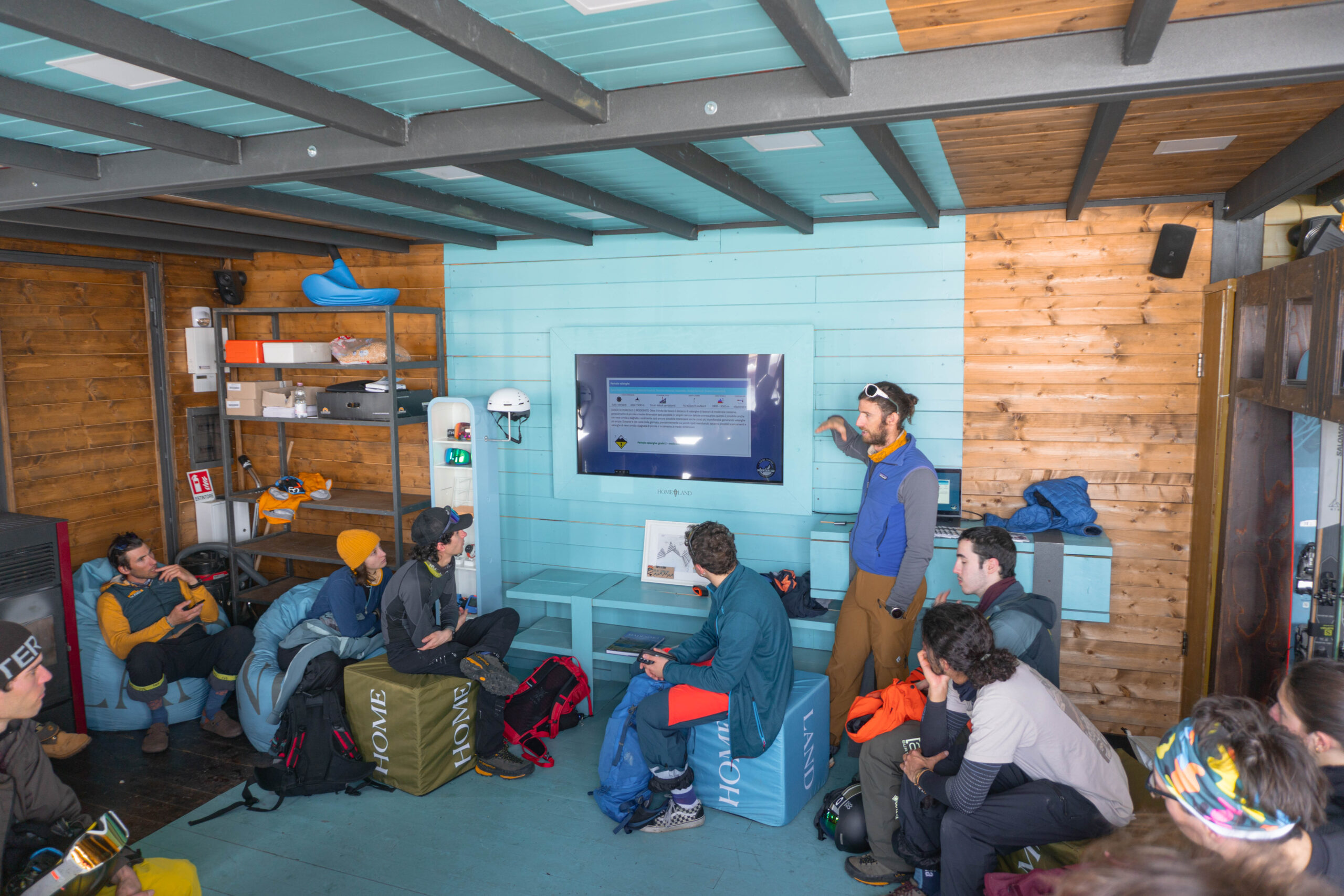 Dive Deeper: Polimi Alpine Club Meetings! 🗣️💡🥂